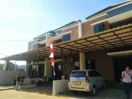 Rumah modern 2 lt 700jutaan dkt tol kota wisata