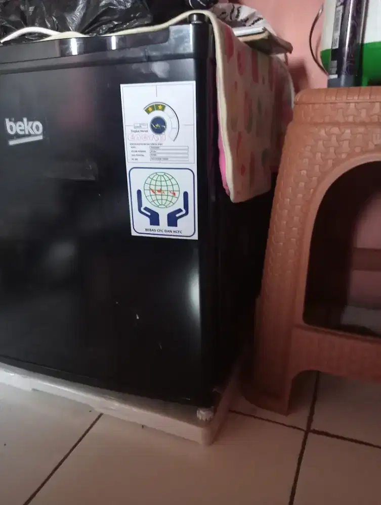 DI JUAL KULKAS MINI COCOK UNTUK ANAK KOS