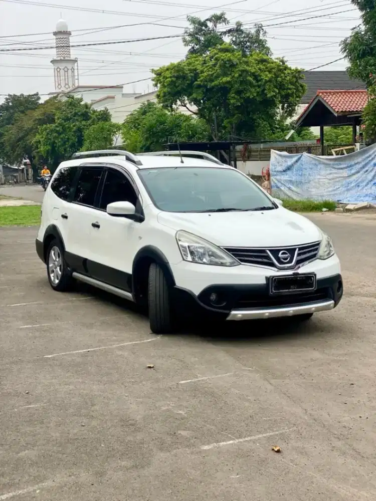Nissan Grand Livina X Gear 1.5 Matic Tahun 2014 Putih Hitam
