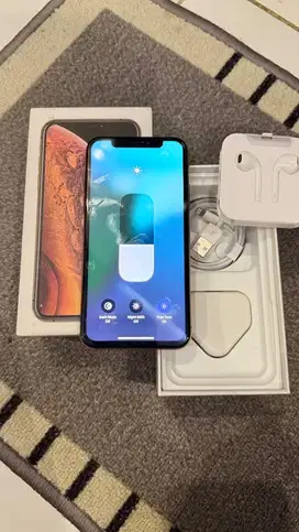 Dijual Iphone Xs Gold 64GB Lengkap Terdaftar