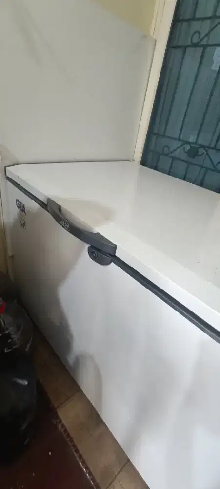 DIJUAL CHEST FREEZER GEA 1200 LITER