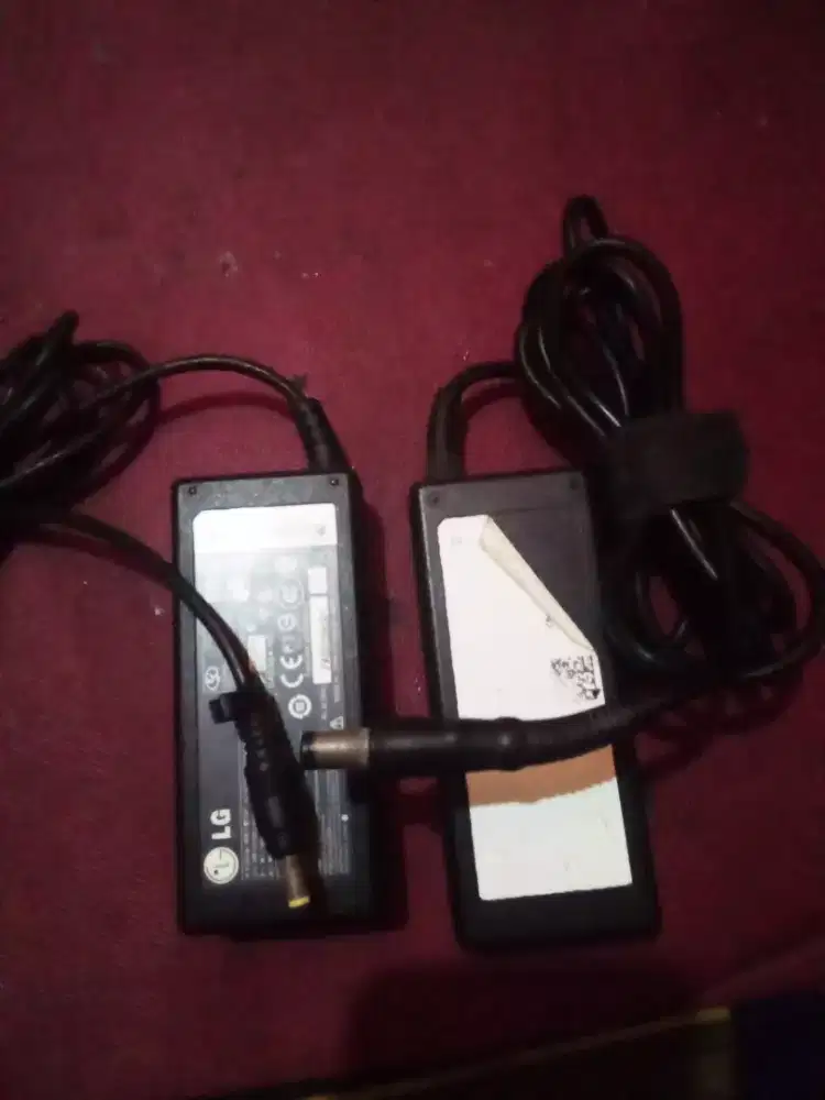 Charger atau casan laptop merk LG dan DELL