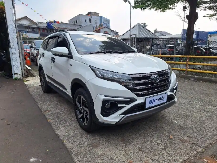 DP MURAH Toyota Rush 1.5 GR Sport Bensin-MT 2022 CFADF