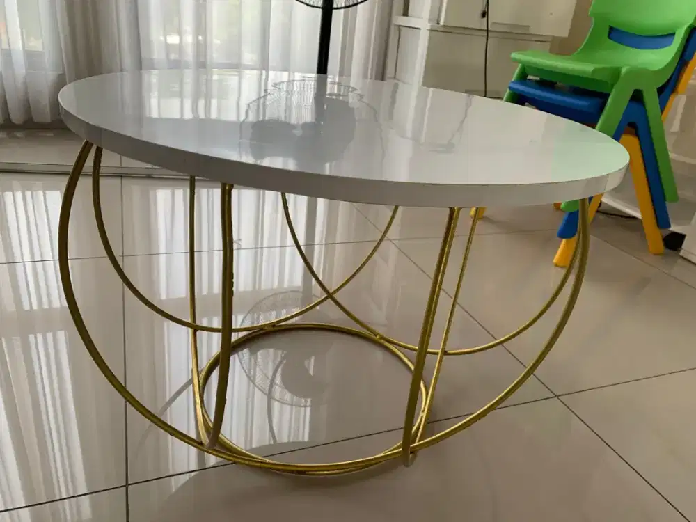 Meja hias estetik
