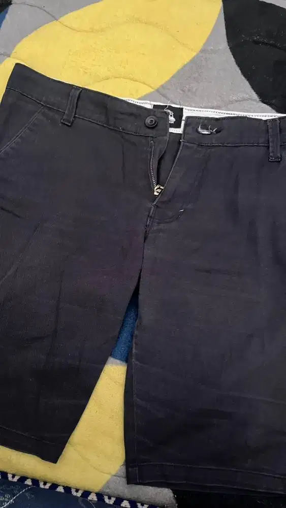 celana quiksilver hitam