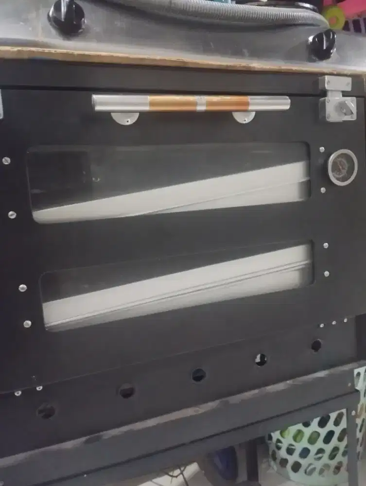 oven gas bekas tapi masih masih kelihatan baru hanya sekali pakai