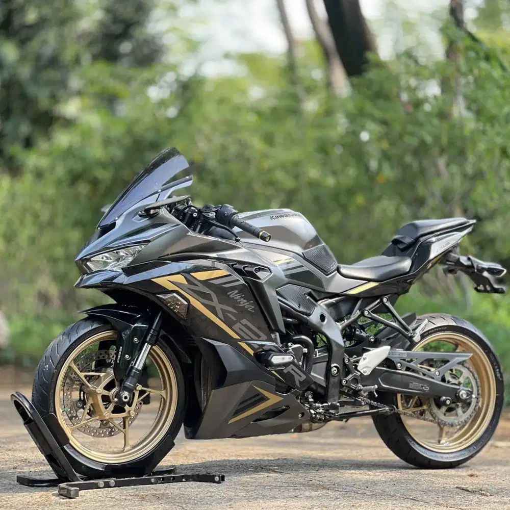 KAWASAKI ZX25R ABS SE GREY 2022 KM RENDAH PAJAK PANJANG KAYAK BARU