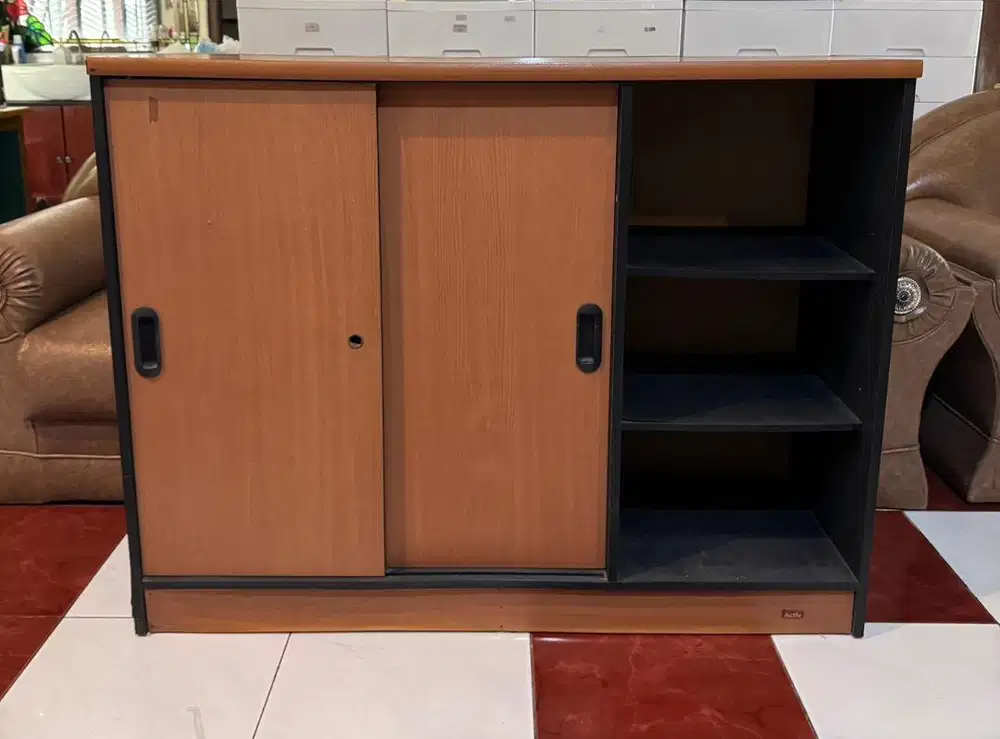 Lemari Rak Arsip Kantor 3 Pintu