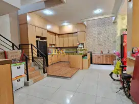 Dijual Villa 1,5 Tingkat di Komplek Cemara Asri Jalan Durian - Medan