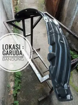 Spakbor Dalam Inner Front Fender Kanan Ori Innova 2005