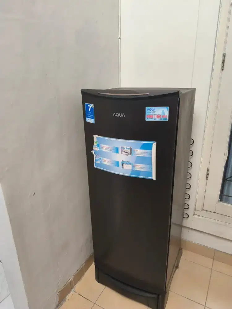 Kulkas Aqua bekas rusak