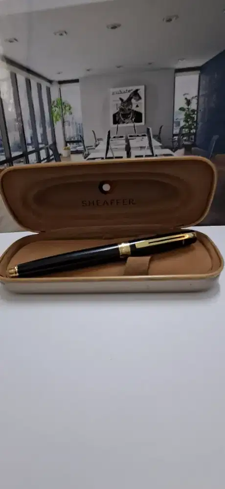 Sheaffer SGC 300 Glossy Black Gold Featuring Chrome P rollerball pen
