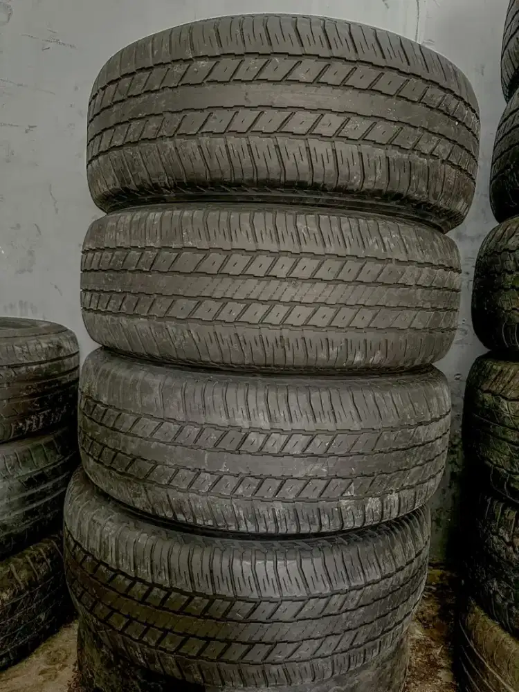 Ban Bridgestone Dueler ukuran 265/60 Ring 18 mulusss