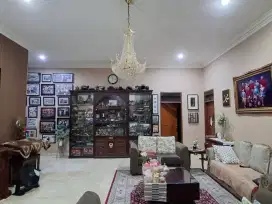 dijual rumah asri nyaman sangat terpelihara karang layung karang setra bdg lokasi strategis halaman sangat luas