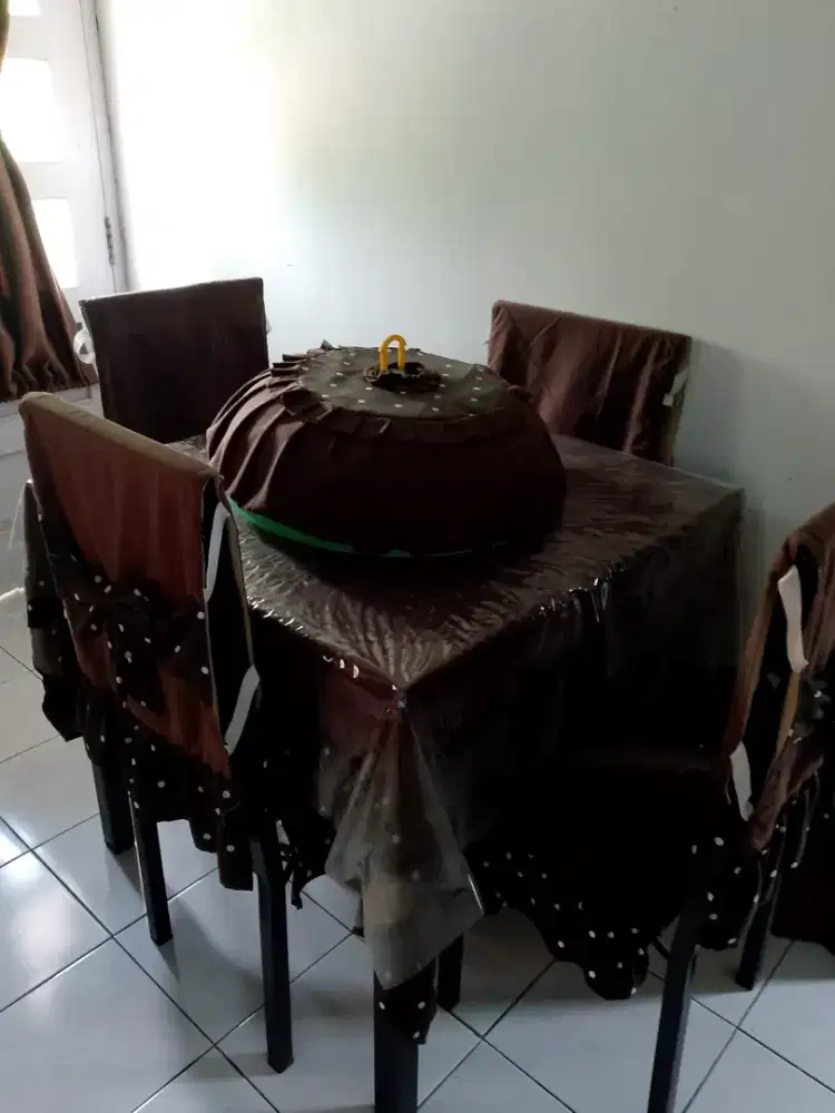 Preloved meja makan kursi 4 bisa nego