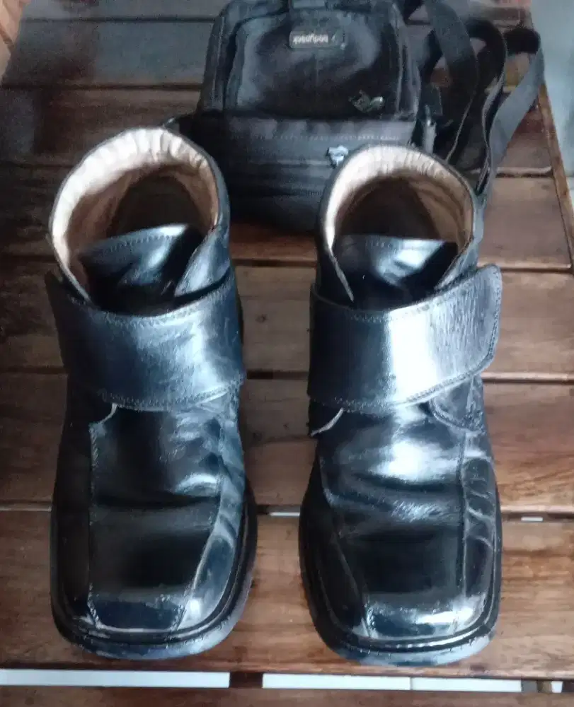 Jual sepatu seken full kulit istimewa