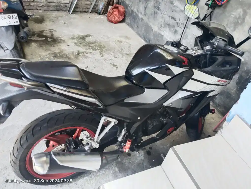cbr tahun 2015 hitam