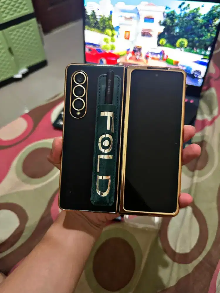 Samsung Galaxy Z Fold 3 12/256gb Fullset, bonus banyak