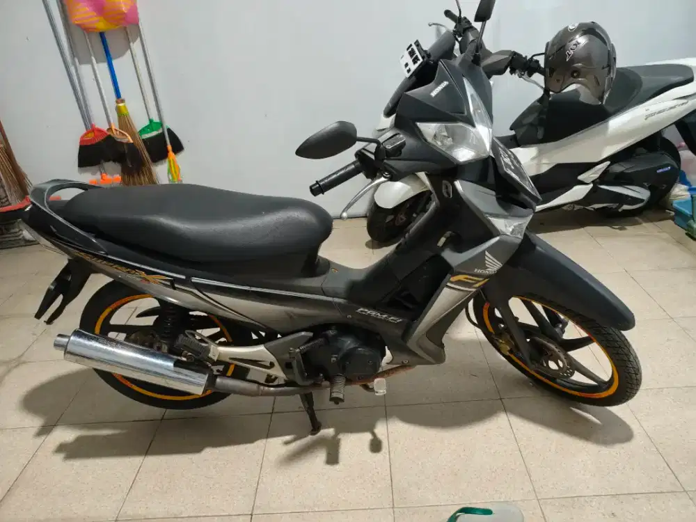 Dijual motor HONDA SUPRA X 125 FI 2010 Hitam