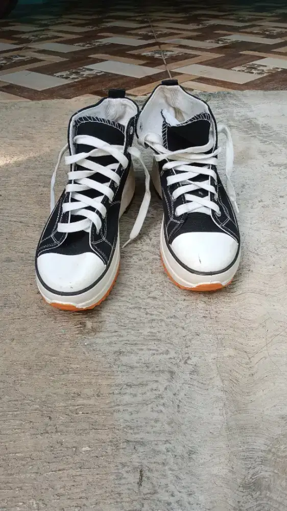 Sepatu converse