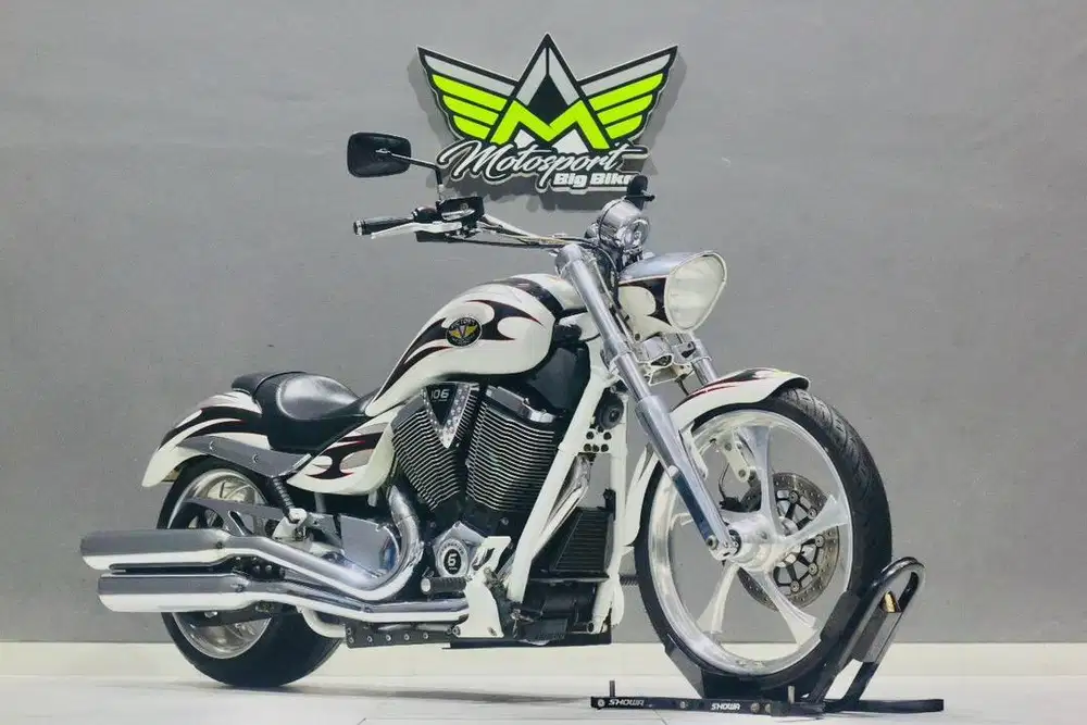 Victory vegas jackpot 1750 like new triumph BMW roadking Fatboy