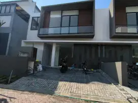 Rumah 2 Lantai Baru di Dian Istana Minimalis Siap Huni