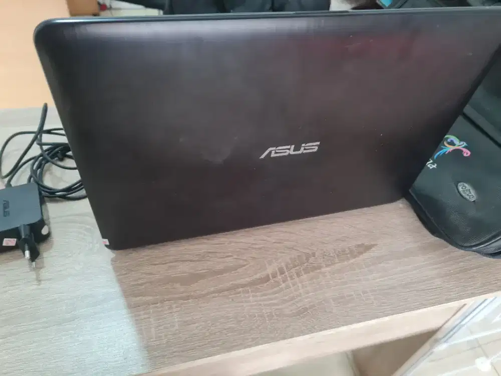 Laptop Asus 14 inch.ram 4GB.HDD 1 TB.Windows 11 pro.murah
