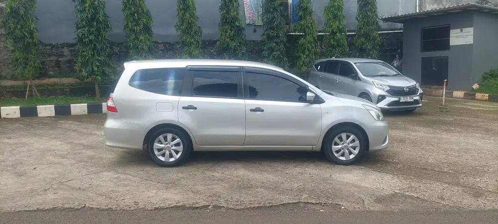 Nissan Grand livina 2013 Bensin