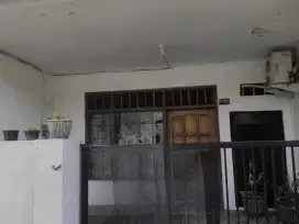 Bangunan 1.5 Lantai Rumah Lebak di Surabaya