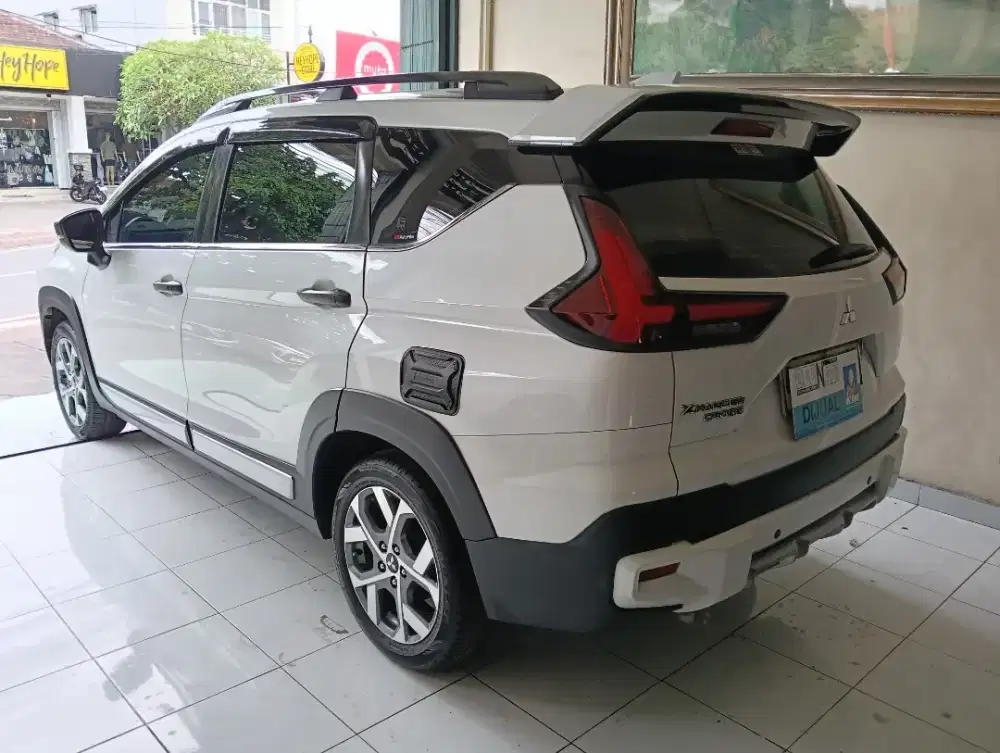 New Xpander Cross Premium 2022 putih, Automatic