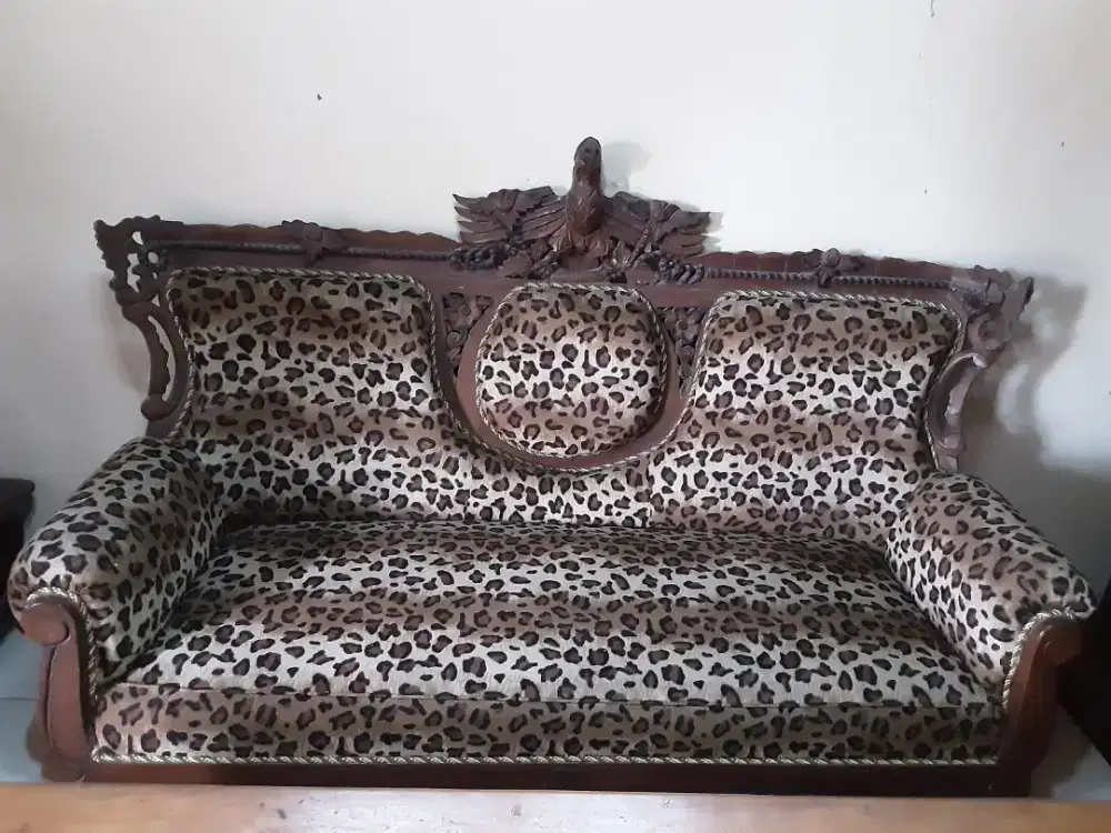 Kursi garuda motif macan tutul