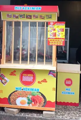Jual rugi booth kayu jualan indomie kondisi bagus, baru dipakai 1 bln