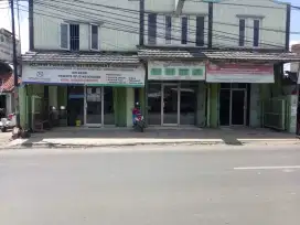 Ruko Strategis 2 Lantai Samping Jalan Raya di Bandung Barat