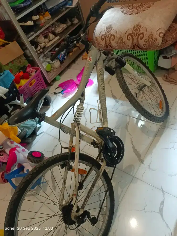 Sepeda gunung MTB Decathlon rockrider
