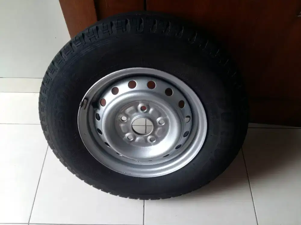 BAN SEREP (LENGKAP VELG) GRANMAX NEW CARRY LUBANG 5 R13 (CUMA 1 BUAH)