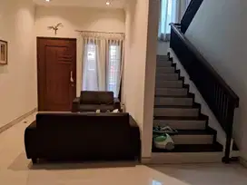 Batununggal, Bandung Dijual Rumah Bagus Strategis 2 Lantai Siap Huni