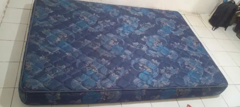 Kasur busa merk royal foam.