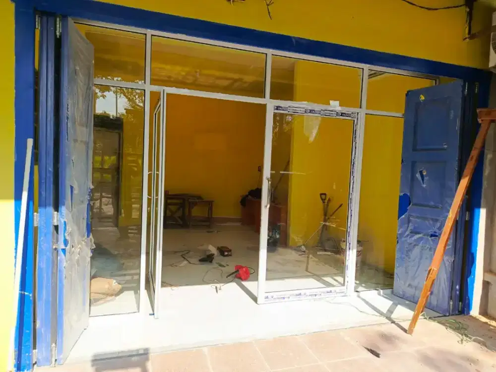 Pembuatan pintu kaca sliding door,sekat kaca ruang
