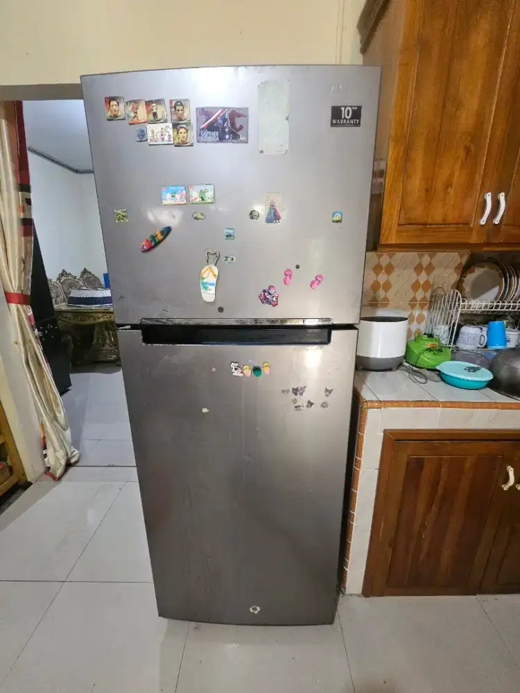 LEMARI ES 2 PINTU MERK SAMSUNG