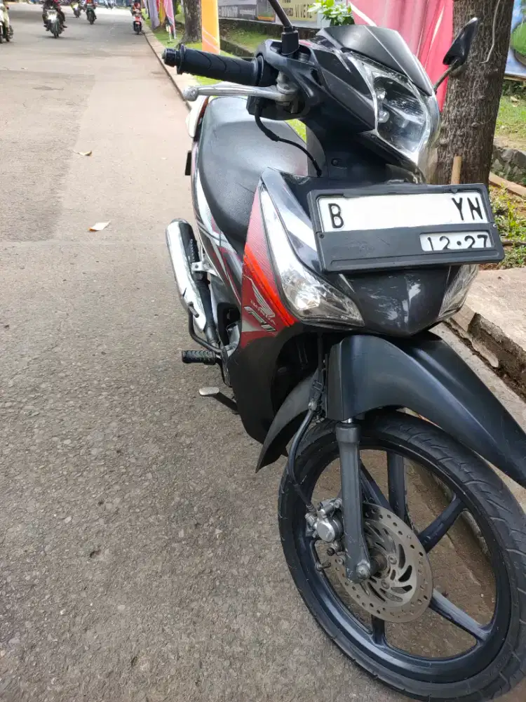 Honda Supra X 125 PGM-FI Fuel Injection Helm in