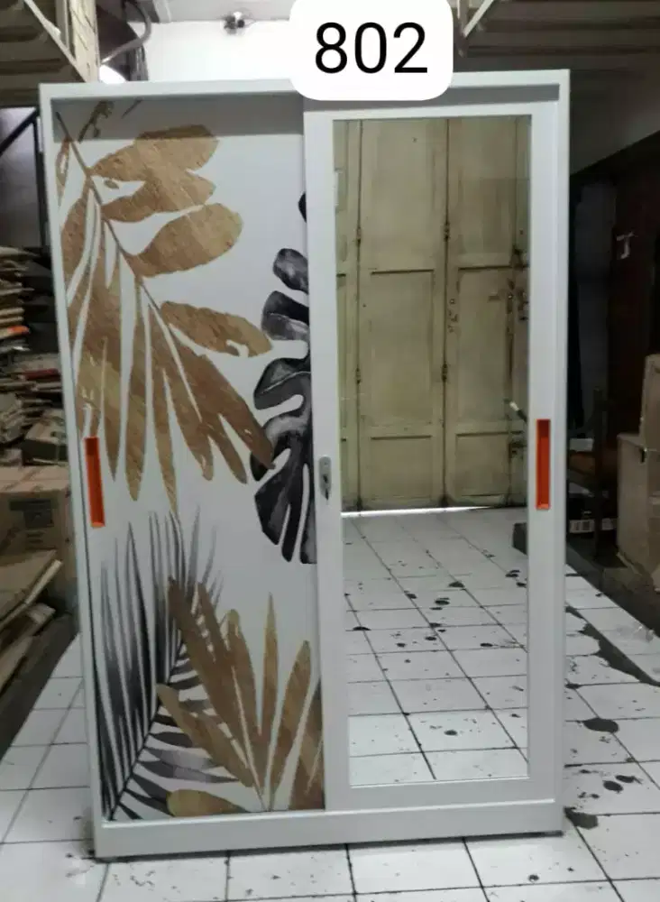 Lemari besi sleeding