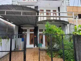Di jual Rumah Tingkat Beserta Kosan