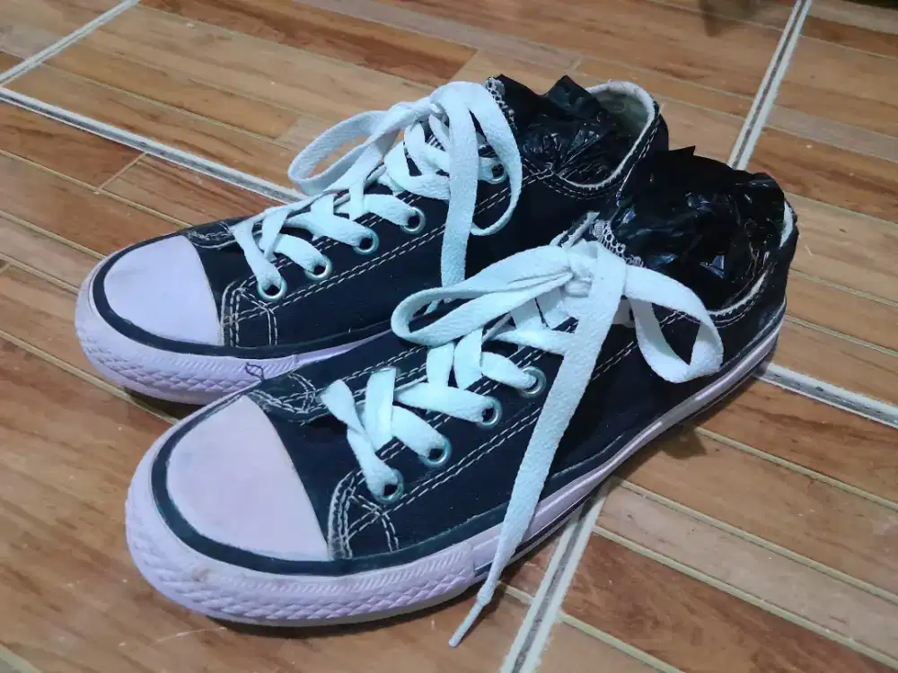 Sepatu converse size 36 dan 38