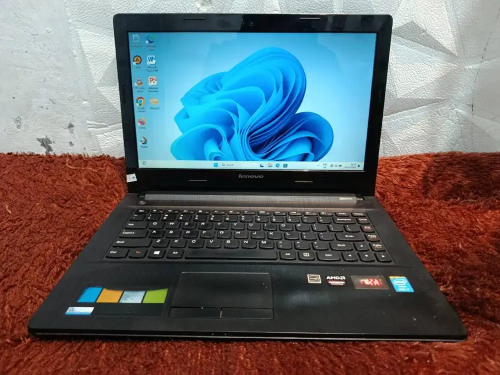 Laptop Lenovo V1000  Windows 11 home 64-bit Processor Intel core i7-45