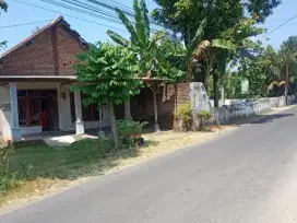RUMAH DI DESA KALIANYAR, NGRONGGOT, NGANJUK