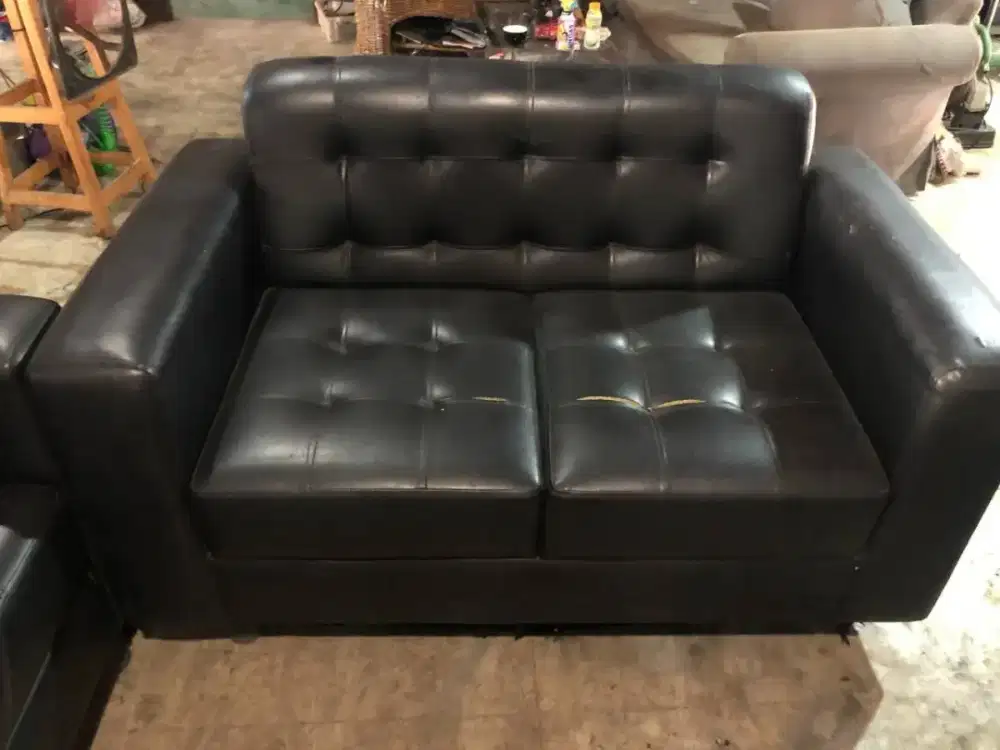 Kursi Sofa
1 unit panjang, 2 unit pendek, layak pakai
harga 2,5jt