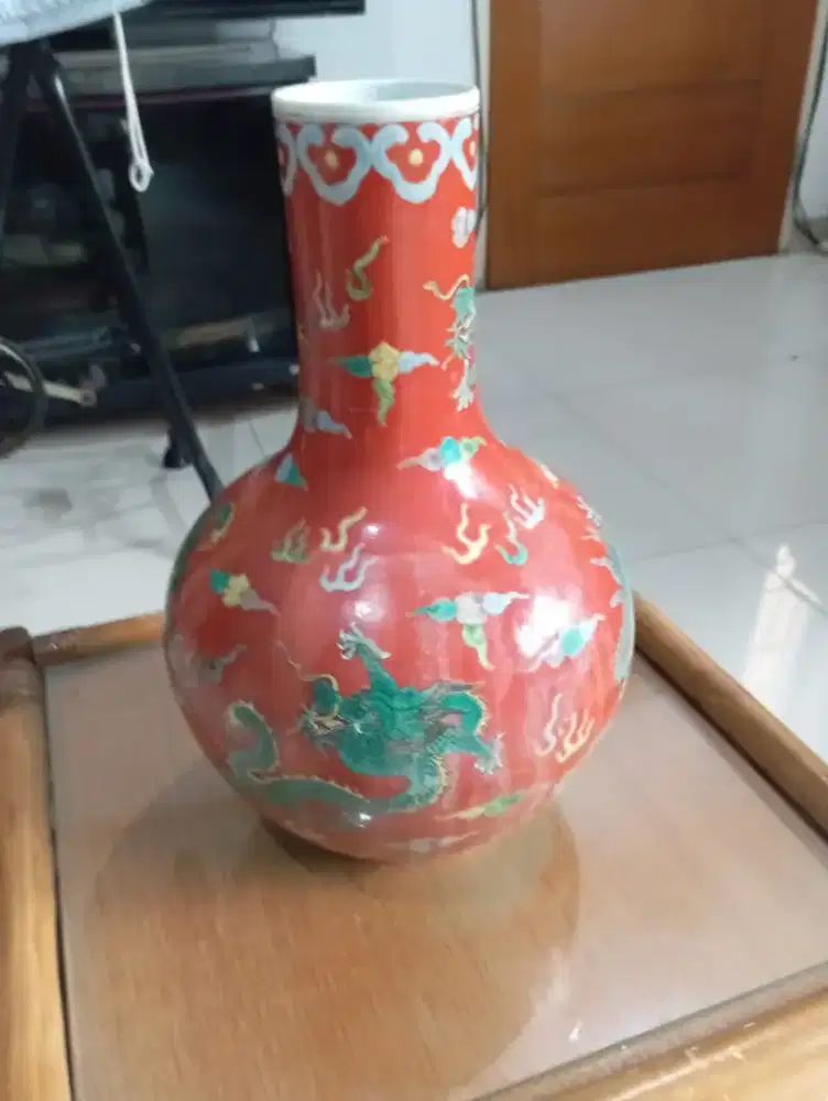 VAS PORSELEN MOTIF NAGA AWAN