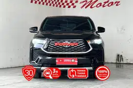 Toyota Zenix V Hybrid AT tahun 2024 hitam Innova Matic DP minim 84 jt