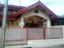 Rumah Jl Jawa Jatibening Indah SHM LT 180, 2 lantai siap huni