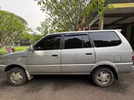 Dijual cepat mobil.kijang kondisi bagus mulus tangan pertama